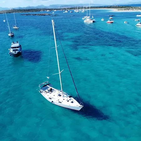 Úszó hotel Velero Beneteau Gybsea 50