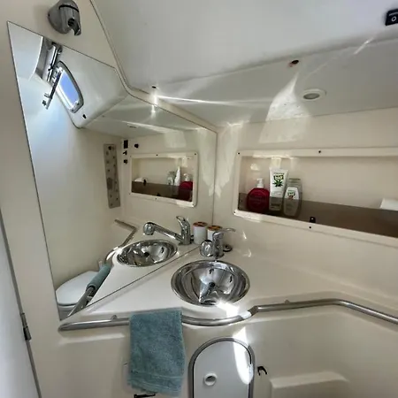 Úszó hotel Velero Beneteau Gybsea 50 *